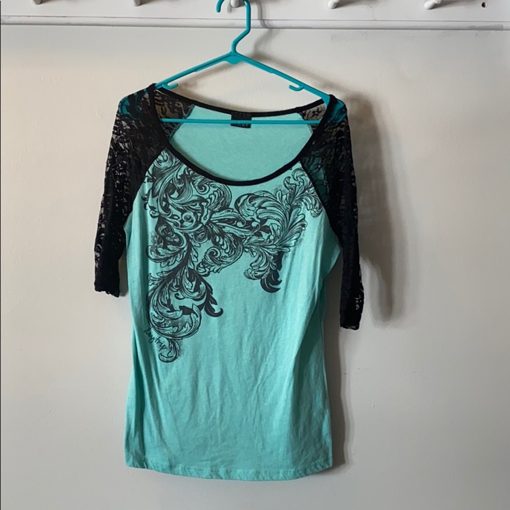 Day trip top with lace sleeves